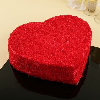 Red valvet heart cake.